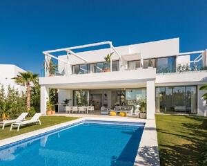 Villa con terraza en Cabopino, Este Marbella