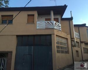Adosado de 3 habitaciones en Clara Castellanos, Ricla