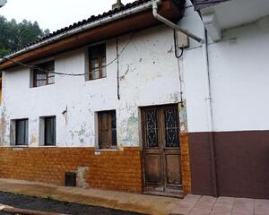 Casa de 3 habitaciones en Camino, Sariego