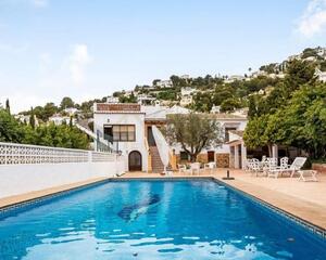 Villa con piscina en Benissa