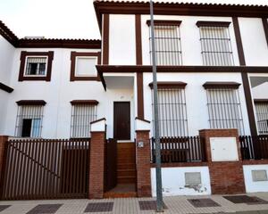 Adosado de 4 habitaciones en Alcalá del Río
