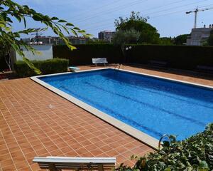Adossat amb piscina en Plaza Sardana, Platja d'Aro
