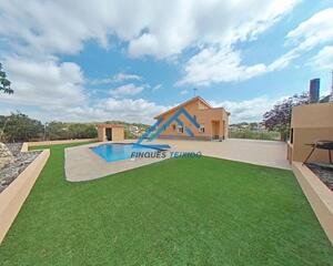 Casa amb piscina en Olèrdola