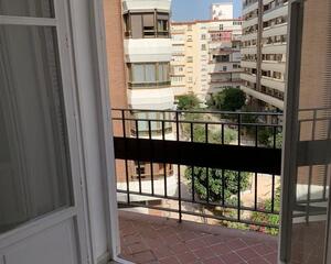 Piso de 4 habitaciones en Residencia, Laguna Cádiz