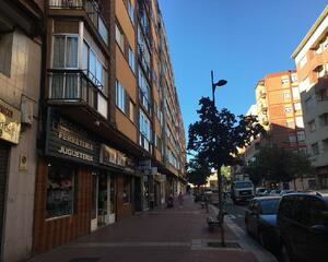 Local comercial de 3 habitaciones en Delicias, Valladolid