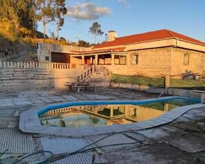 Chalet con piscina en Caselas