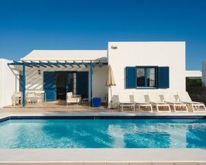 Casa con piscina en Playa Blanca