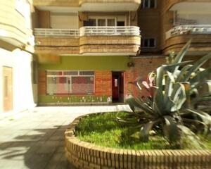 Local comercial de 2 habitaciones en Avenida Besaya, Torrelavega