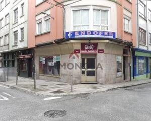 Local comercial reformado en Centro, Ferrol