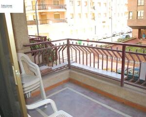Piso de 4 habitaciones en Hospital , Albacete