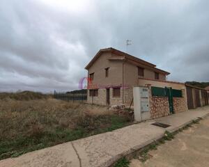 Casa pareada de 3 habitaciones en La Dehesa, Cogollos