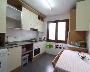 Piso de 3 habitaciones en Dominicos, Oviedo