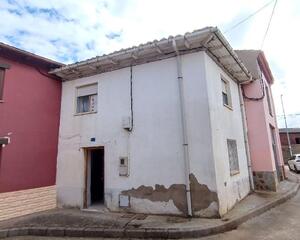 Casa de 5 habitaciones en Valdesogo de Abajo, Villaturiel