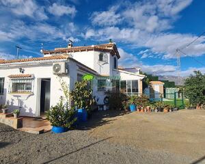 Casa rural con piscina en Arenas