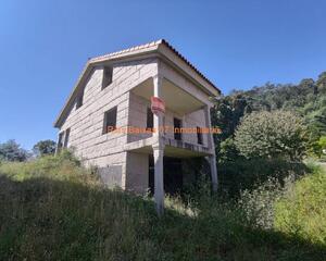 Casa de 3 habitaciones en Cobres, Vilaboa