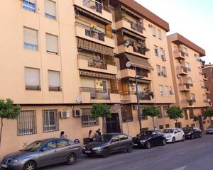 Piso de 4 habitaciones en Gran Avenida, Linares
