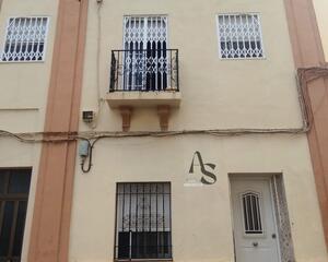 Piso de 4 habitaciones en Plaza de Azcarate, Ceuta