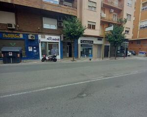 Local comercial de 2 habitaciones en Renfe, Jaén