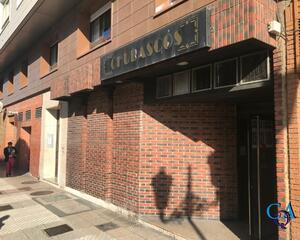 Local comercial de 2 habitaciones en Buenavista , Oviedo