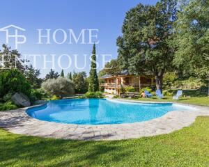 Casa amb piscina en Urbanització Can Amell, Begues