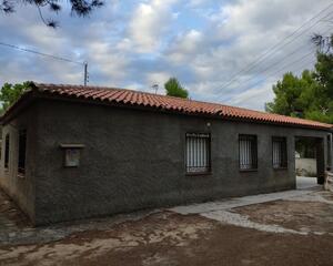 Casa rural amb xemeneia en Paraje San José, Almansa