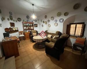 Casa con garaje en Parador, Trujillo