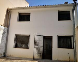Casa con garaje en Cañete