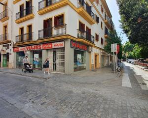 Local comercial reformado en Arenal, Centro Sevilla