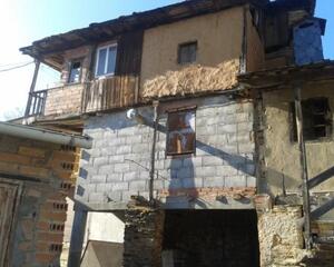 Casa de 3 habitaciones en Ciudad Naranco, Ponferrada