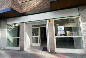 Local comercial de 6 habitaciones en Centro, León