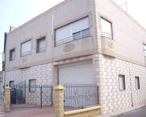 Casa de 4 habitaciones en La Curva, Adra