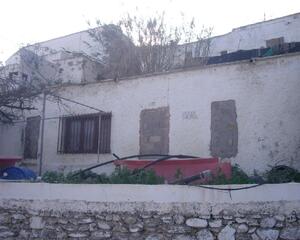 Casa con chimenea en La Alquería, Adra