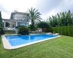 Villa con piscina en Alella