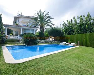 Villa amb piscina en Alella