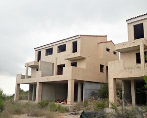 Terreno de 4 habitaciones en Calicanto, Chiva