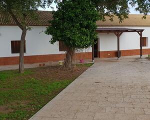 Chalet de 3 habitaciones en Los Abrigosos, Marchena