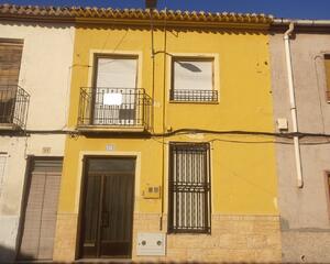 Piso con terraza en San Isidro, Almansa