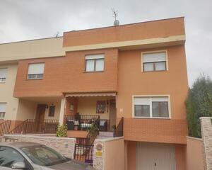 Casa con terraza en S.U.P 2, Almansa
