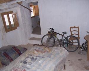 Casa con garaje en Cacín