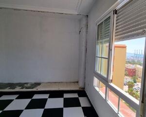 Piso de 4 habitaciones en San José Artesanos, Algeciras