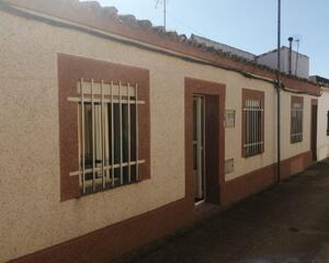 Casa con patio en Los Bloques, Zamora