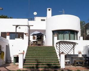 Casa amb xemeneia en Vallpineda, Sitges