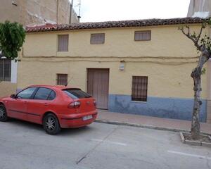 Casa con patio en San Roque, Almansa