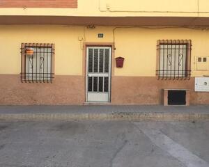 Piso de 4 habitaciones en San Juan, Almansa