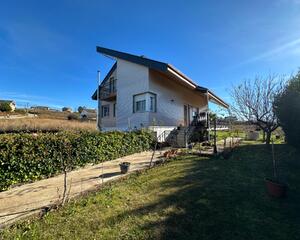 Casa amb terrassa en Cabañas Raras