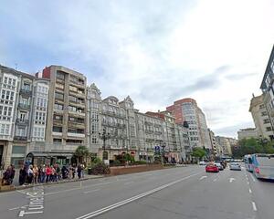Local comercial con terraza en Santander