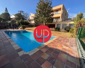 Casa amb piscina en Can Duran, Canovelles