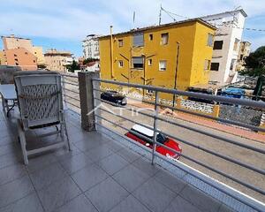 Apartamento con terraza en Piles