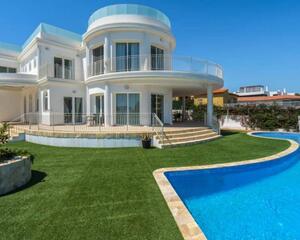 Villa con piscina en Albir
