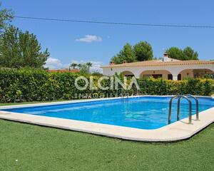 Villa con piscina en Otras, Castalla